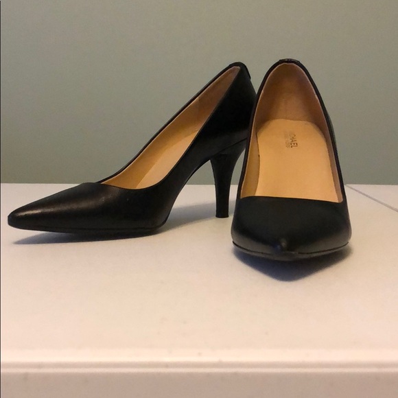 MICHAEL Michael Kors Dorothy Flex Leather Pump - Picture 4 of 10